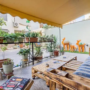 hostel-nena-semi.hotels-in-tirana.com/
