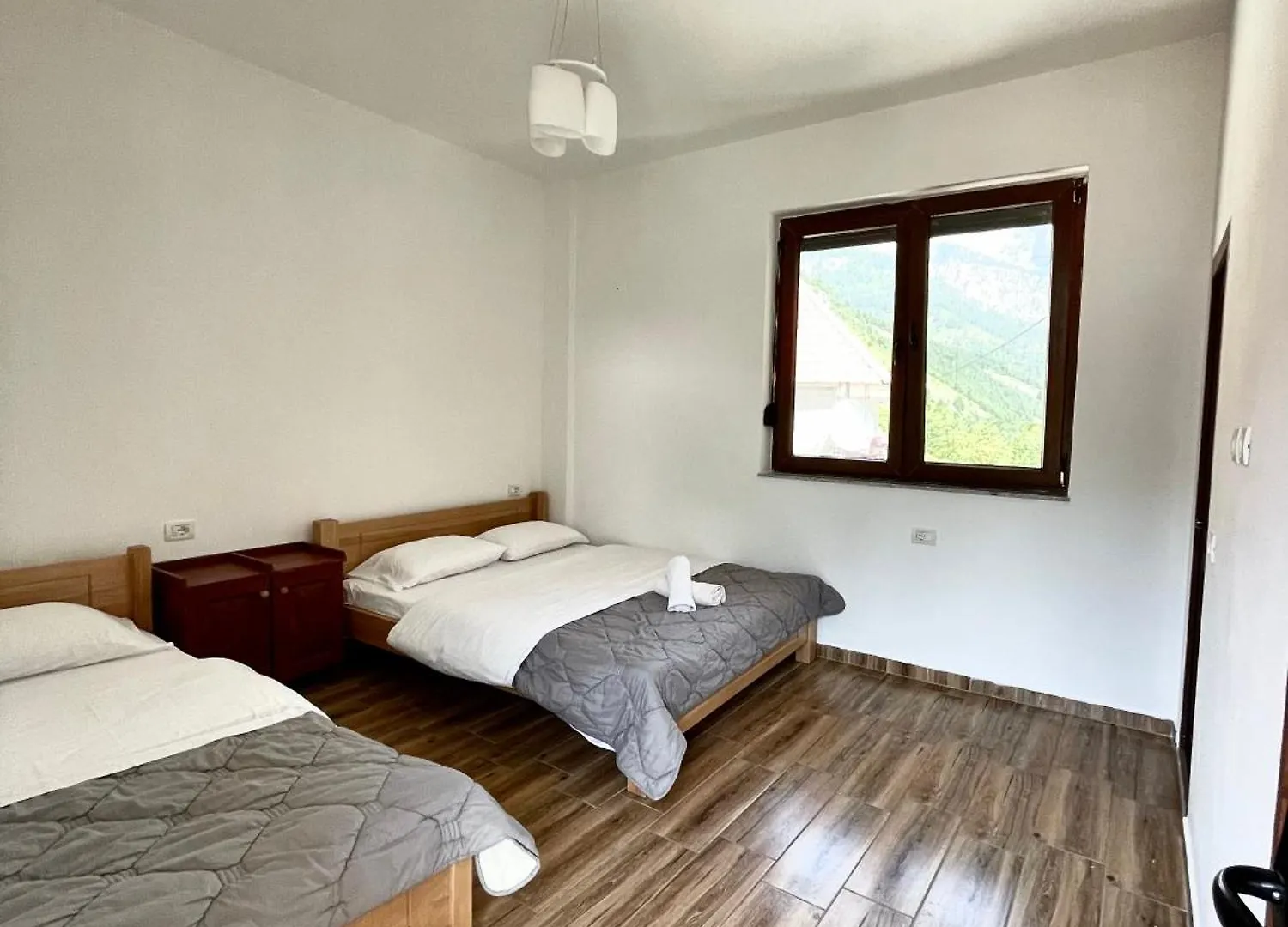 Lazer Cardaku Guest House Valbone Albania