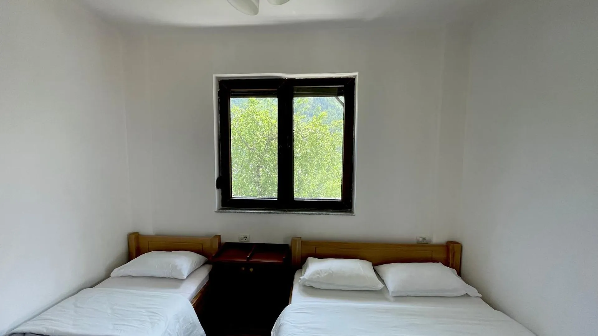 Lazer Cardaku Guest House Valbone Albania