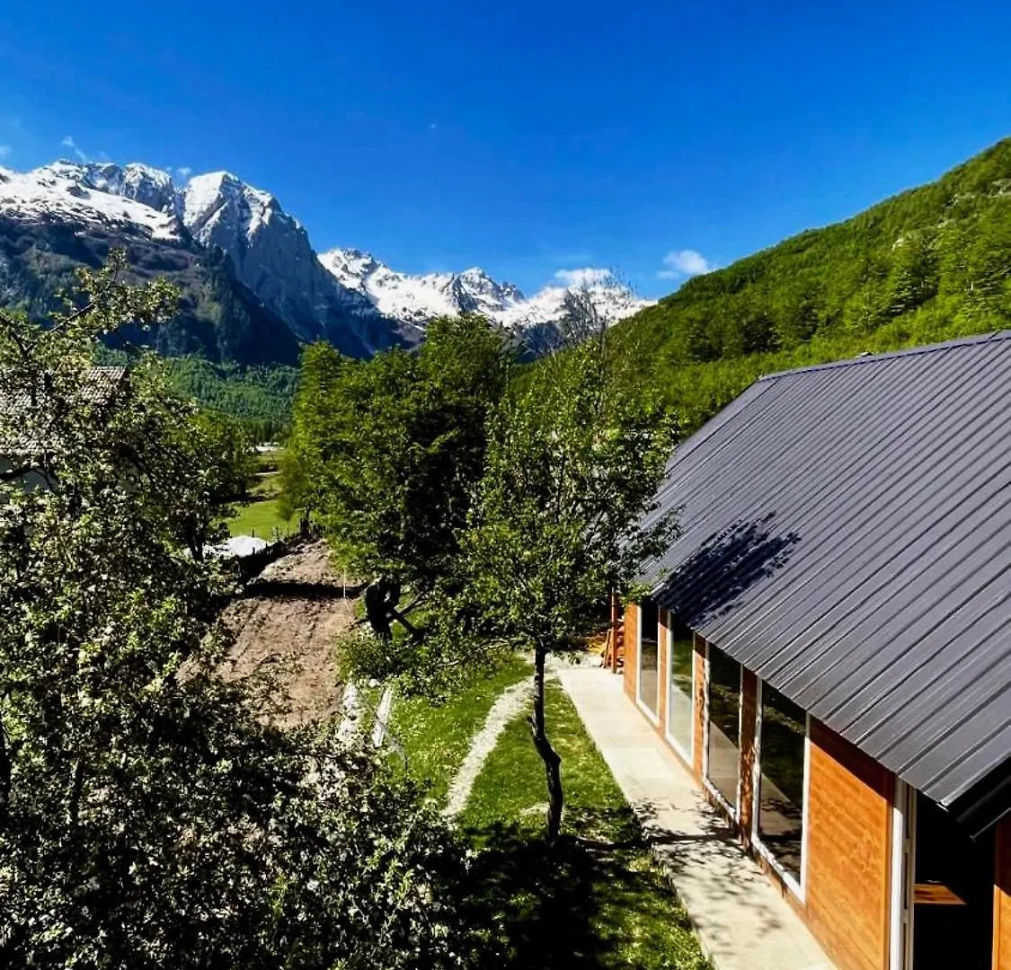 Lazer Cardaku Guest House Valbone