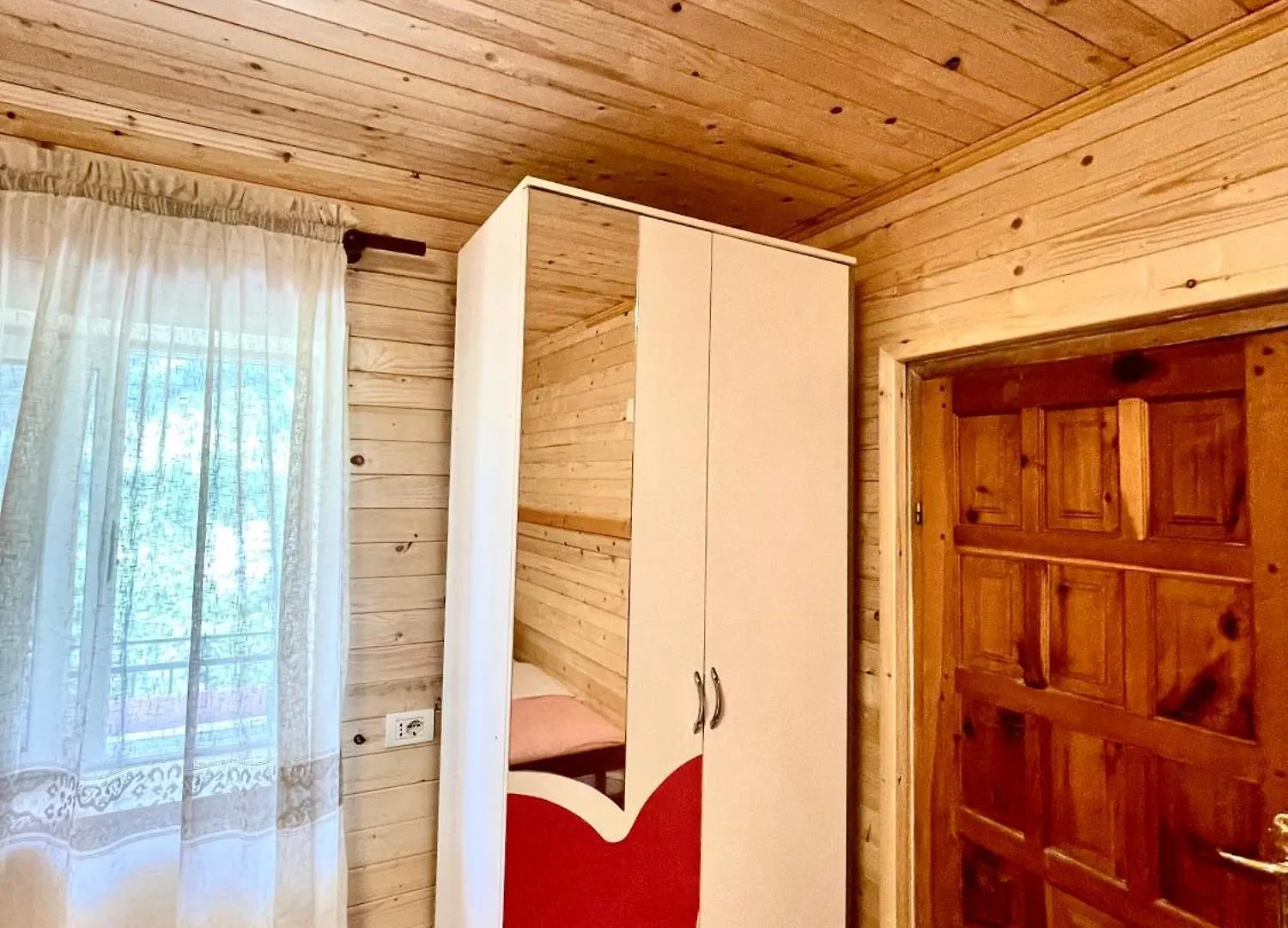 Lazer Cardaku Guest House Valbone